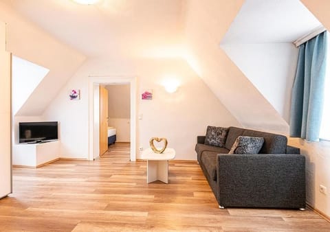 Family Suite, Mountain View | In-room safe, bed sheets