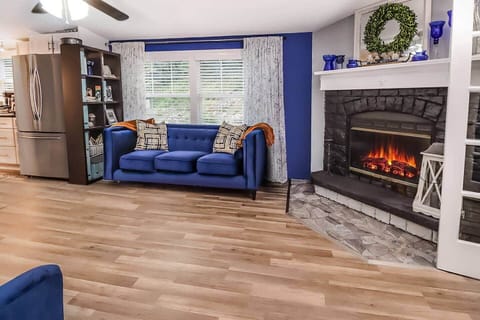The cozy sitting room with a fireplace and mantle