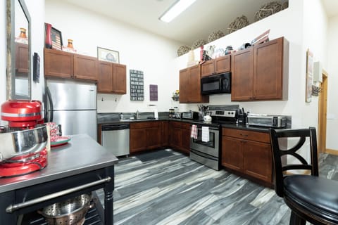 Fully Equipped kitchen for all your culinary creations | Main Level