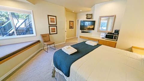 Mt Bachelor Village 328B - Studio with King Bed