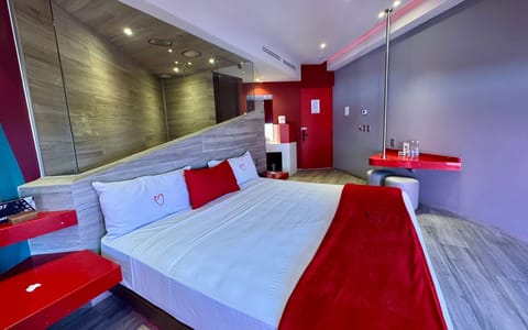 Standard Double Room, 1 King Bed, Non Smoking, City View | Desk, free WiFi