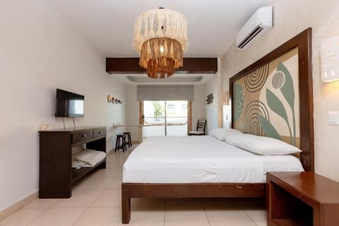Deluxe Room | In-room safe, WiFi (free)