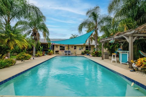 Tavares Vacation Rental | 3BR | 2BA | 1,505 Sq Ft | Step-Free Entry