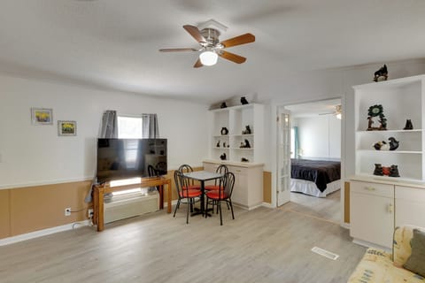 Langston Vacation Rental | 1BR | 1BA | 640 Sq Ft | Stairs Required