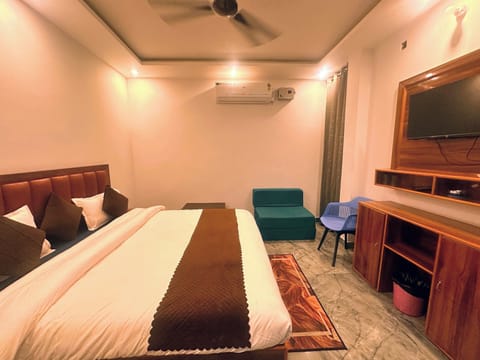 Deluxe Twin Room, Hill View | Free WiFi