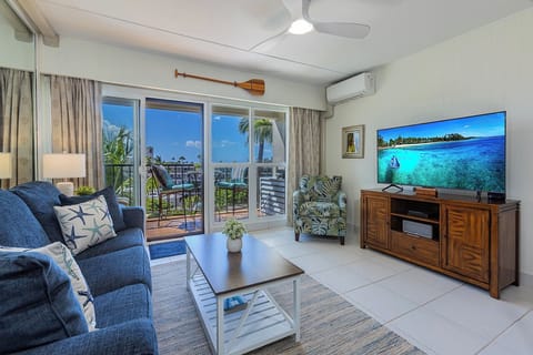 Spacious Living Area w/ Huge Wall of Windows