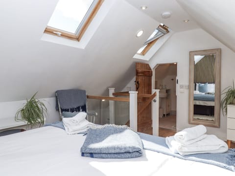 1 bedroom, individually decorated, individually furnished, free WiFi
