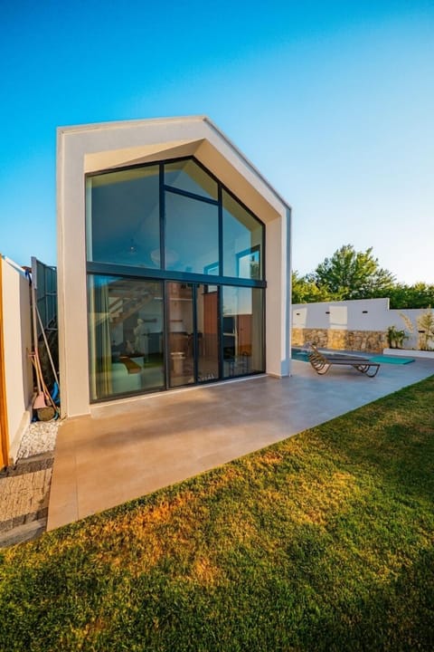 Deluxe Villa, Partial Lake View | Free WiFi