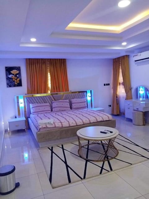 Apartment, 3 Bedrooms, Smoking, Balcony | 3 bedrooms