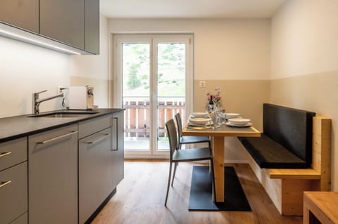 Condo, Balcony, Mountain View | Private kitchen | Fridge, oven, stovetop, dishwasher