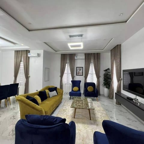 Deluxe Apartment, Balcony, City View | Living area