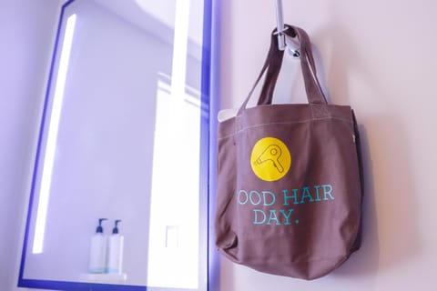 Shower, rainfall showerhead, free toiletries, hair dryer