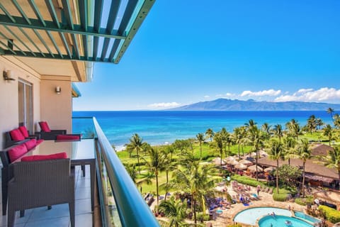 Sip morning coffee on the lanai and map out a day of pool time, beach walks, and island bites HKH-603