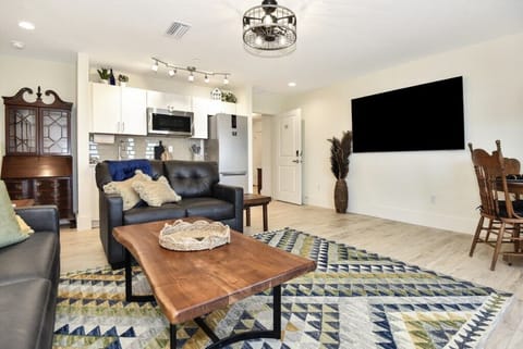 House, Multiple Beds, Balcony (White House on Flagler Beach - All) | Living area