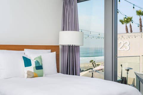 SKY PAD | Premium bedding, Tempur-Pedic beds, minibar, in-room safe