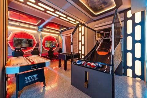 Amazing Star Wars Themed Game Room (3)