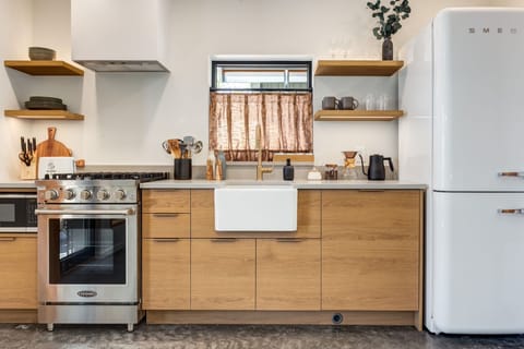 Premium Cabin, Ocean View | Private kitchen | Full-size fridge, microwave, oven, stovetop