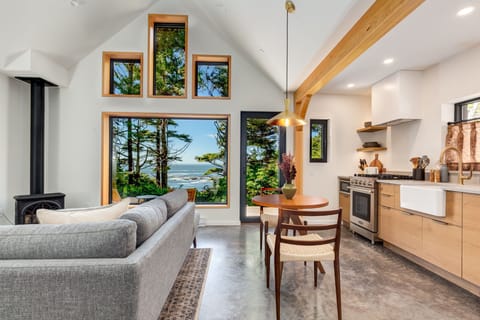 Premium Cabin, Ocean View | Living area | 43-inch Smart TV with digital channels, fireplace, Netflix