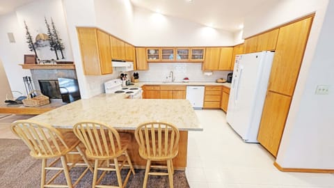 Mt Hood 13 - Kitchen