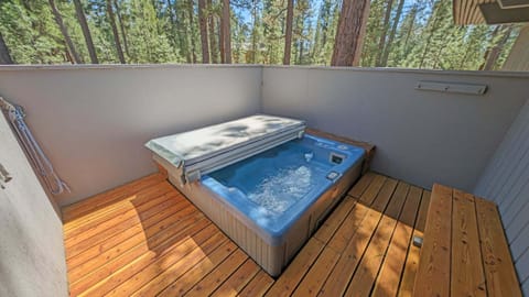 Pinecone 3 - Private Hot Tub