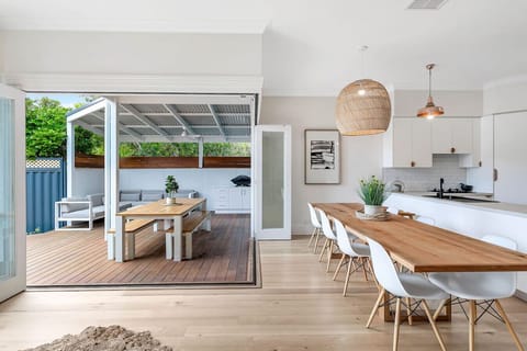 Slide open the doors and let the ocean breeze drift through as indoor dining flows seamlessly to the deck.