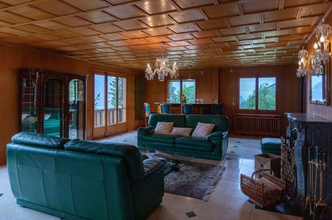 Interior Design, Wood, Couch, Furniture, Flooring, Ceiling, Floor, Living Room, Room