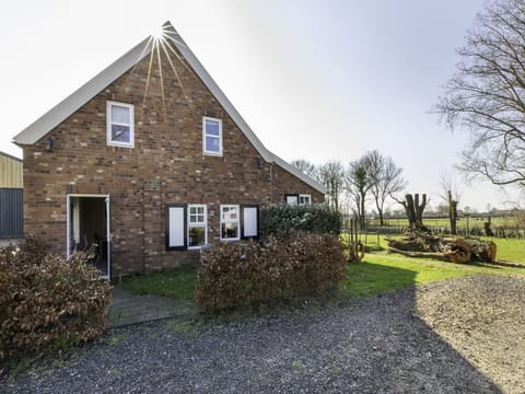 Building, House, Roof, Cottage, Home, Rural Area, Estate, Farmhouse, Driveway, Siding