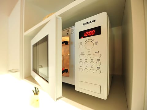 Electronic Device, Major Appliance, Home Appliance, Machine, Kitchen Appliance, Electronics, Microwave Oven