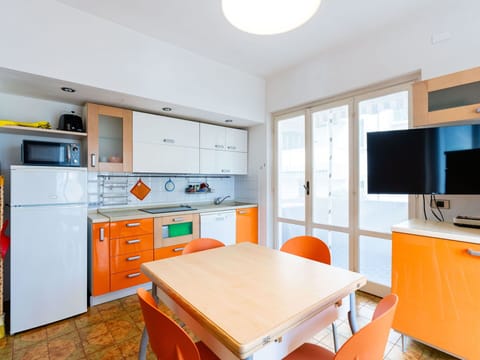 Interior Design, Wood, Flooring, Kitchen, Furniture, Floor, Ceiling, Major Appliance, Room, Countertop