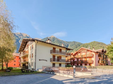 Mountainous Landforms, Mountain, Hill, Mountain Range, Valley, Hill Station, Balcony, Alps, Ridge, Village