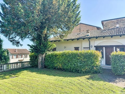Shrub, Garden, Lawn, Yard, Estate, Backyard, Hedge, Landscaping, Hacienda, Driveway