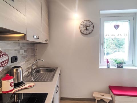 Furniture, Kitchen Appliance, Major Appliance, Interior Design, Kitchen, Wood, Flooring, Countertop, Floor, Room