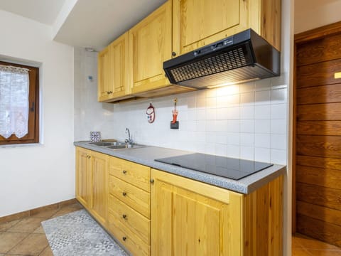 Kitchen, Cabinetry, Countertop, Wood, Flooring, Kitchen Appliance, Interior Design, Major Appliance, Drawer, Ceiling