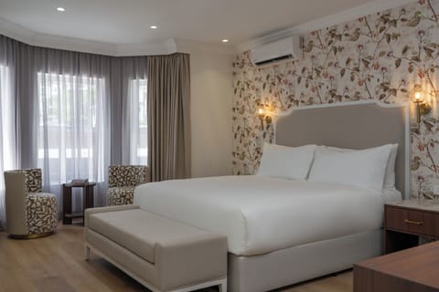 In-room safe, soundproofing, iron/ironing board, free WiFi
