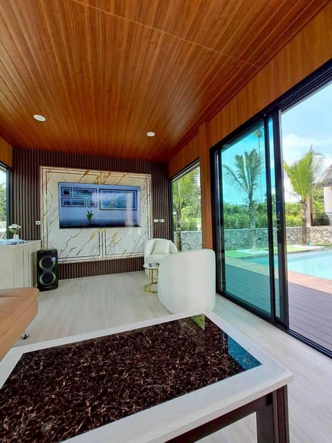 Family Villa, 4 Bedrooms, Pool Access, Pool View | Living area