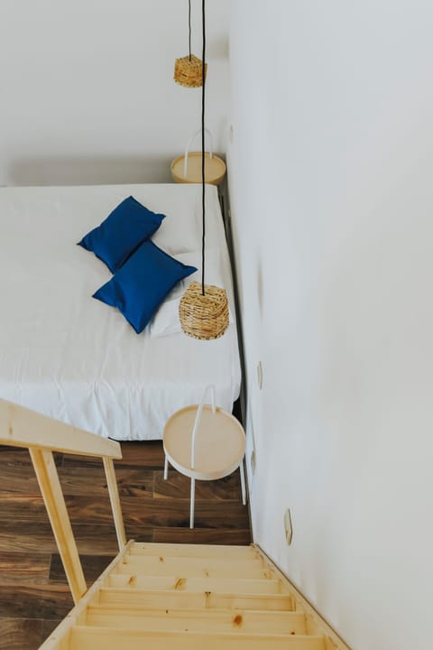 Cama confortável com vista  jardim
