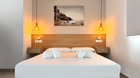 Estudio Deluxe, vistas a la piscina | Soundproofing, iron/ironing board, free WiFi
