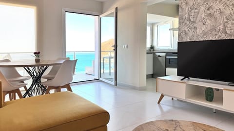 Deluxe Apartment, Sea View | Living area