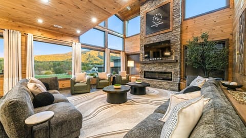 Welcome to Wonder Vue Lodge!  A brand new cabin in the Smokies! Chill by the fire or catch up on your favorite show in the main living room!