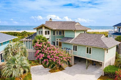 Gorgeous oceanfront home awaits your arrival!