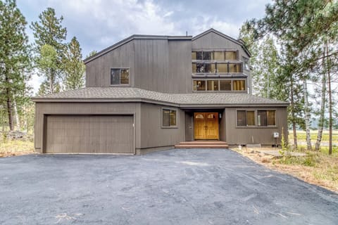 Front of house - Front of house and driveway