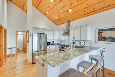 House (2 Bedrooms) | Interior