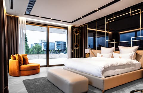 Mega Suite | In-room safe, desk, free WiFi