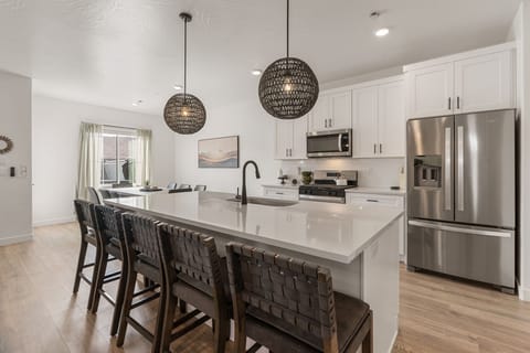 Townhome, 4 Bedrooms | Private kitchen | Fridge, oven, coffee/tea maker, toaster