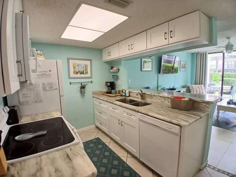 Beautiful Updated Furnished Kitchen