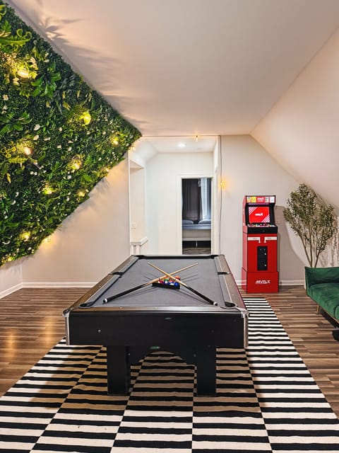 Arcade room with Pool Table