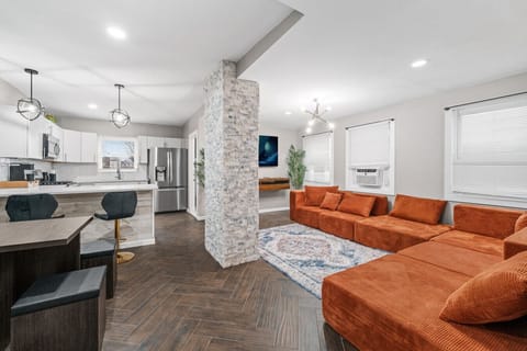 Living room & Kitchen