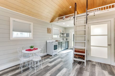 Apartment (0 Bedroom) | Interior