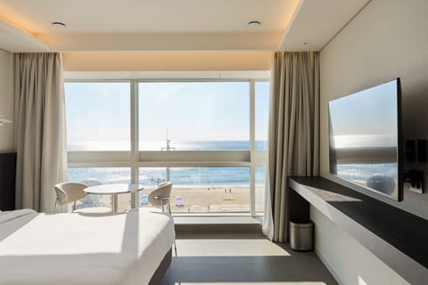 Deluxe Double Room, Beach View | Desk, soundproofing, free WiFi