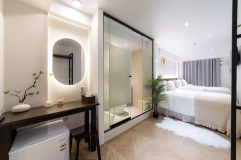 Family Twin Room | Desk, free WiFi
